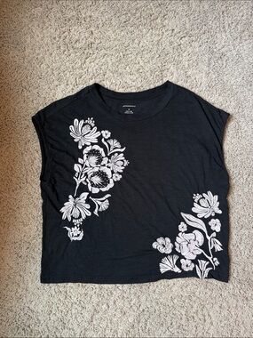 Black Short Sleeve Floral Embroidered Tee